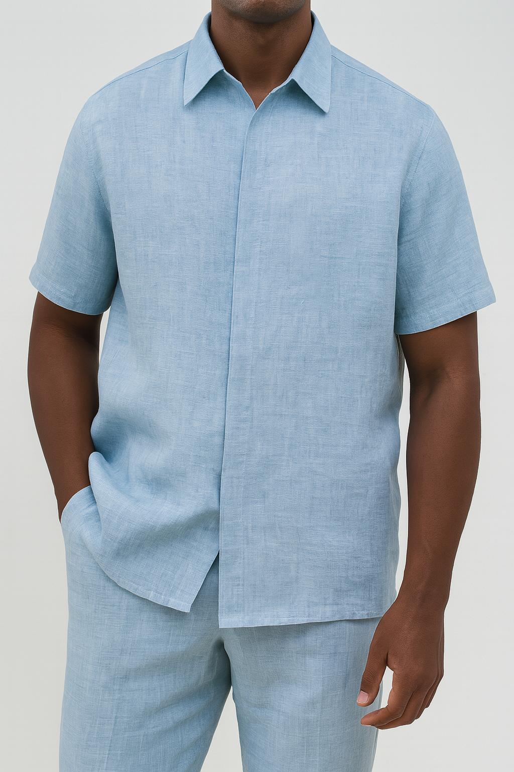 Ensemble pour homme composé d’une chemise à manches courtes et d’un pantalon droit, en lin bleu clair - marque Kantawa Paris
