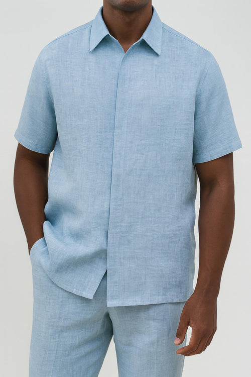 Ensemble pour homme composé d’une chemise à manches courtes et d’un pantalon droit, en lin bleu clair - marque Kantawa Paris
